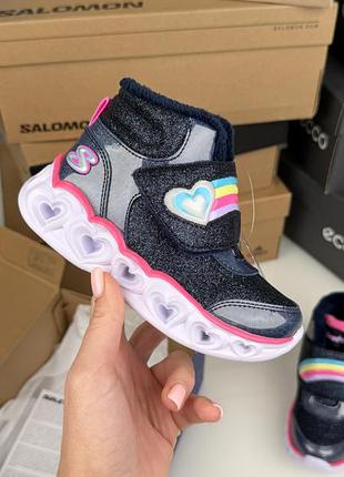 Крутые  мигающие теплые ботинки на липучках skechers