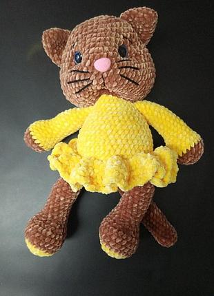 Вязаная игрушка киса
