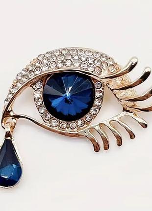 Очаровательная брошь с хрустальным глазом