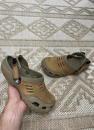 Чоловічі шкіряні crocs