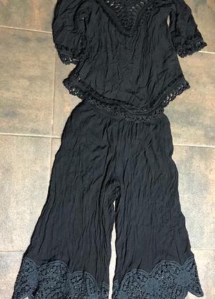 Неймовірний костюм з мереживом!