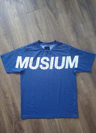 Брендова футболка musium.