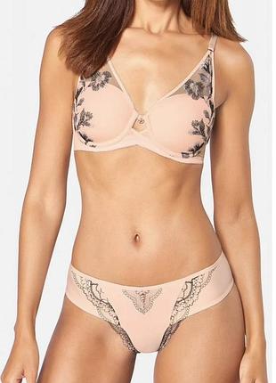 Бюстгальтер triumph blooming florale  дефект