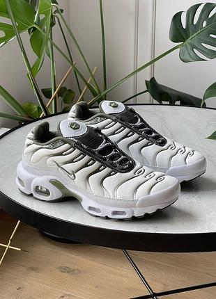 Чоловічі кросівки nike air max plus 'phantom neutral olive' fb9722-001