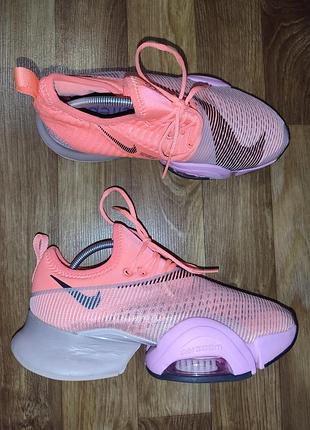 Жіночі кросівки nike р.39