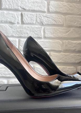 Christian louboutin жіночі туфлі 40