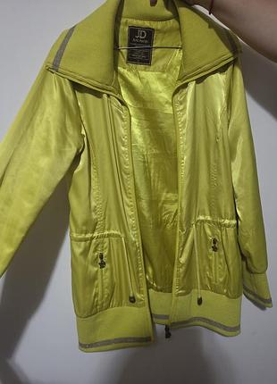 Осіння курточка на зав'язочках