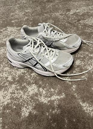 Кросівки asics оригінальні, розмір 39,маломірять