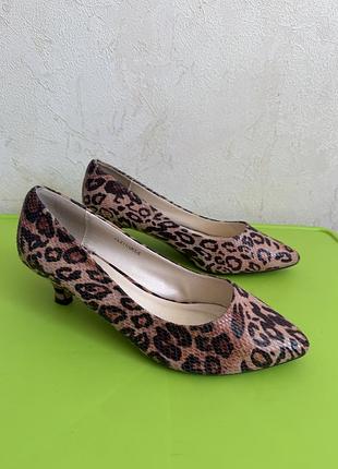 Леопардові жіночі туфлі лодочки човники 38 розміру від брендуheavenlysoles