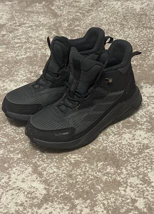 Кросівки adidas оригінал terrex, розмір 38,5,водонепроникні,теплі