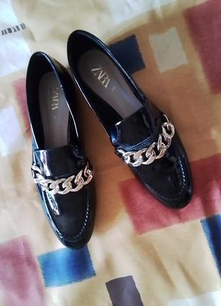 Туфли лоферы zara новые 39 раз.