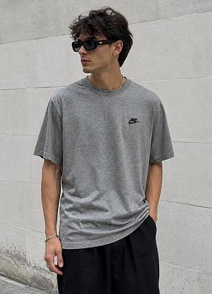 Стильна чоловіча футболка nike