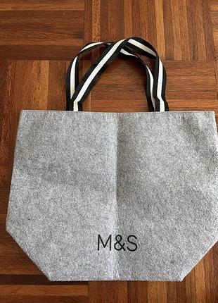 Сіра фетрова сумка -шопер від британського бренду marks & spencer (m&s) з чорно-білими смугастими ручками uk 🇬🇧