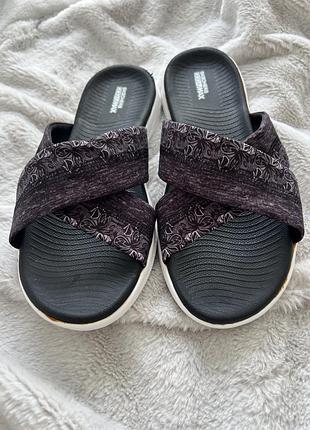 Шльопанці жіночі skechers