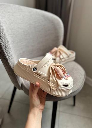 Шльопанці жіночі в стилі crocs