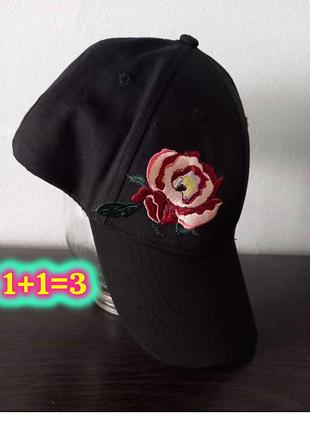Стильна жіноча кепка
