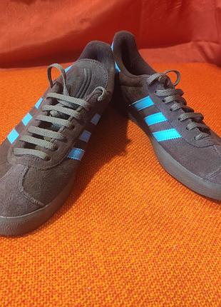 Стильні замшеві кросівки adidas gazelle