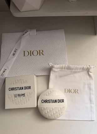 Багатоцільовий бальзам компактний бальзам dior, який можна наносити на сухі ділянки рук, тіла та губ для їх зволоження та живлення повний комплект