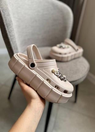 Шльопанці жіночі в стилі crocs