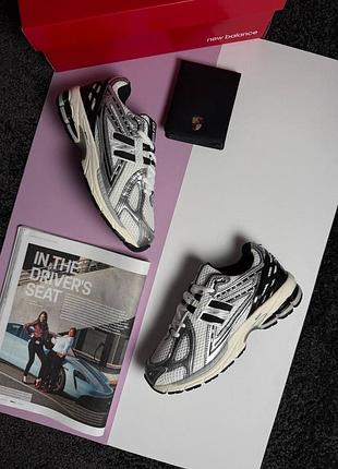 Жіночі кросівки new balance 1906r white metallic black
