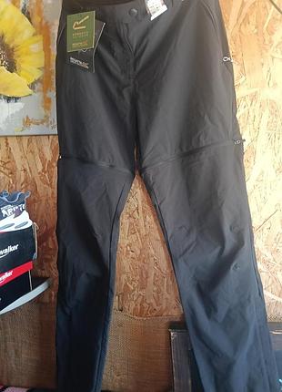 Черные треккинговые брюки-трансформеры regatta highton zip off с практичными молниями на коленях, которые позволяют легко превратить их в шорты.
