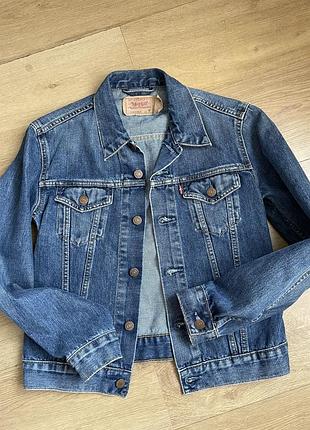 Курточка джинсова levis s m