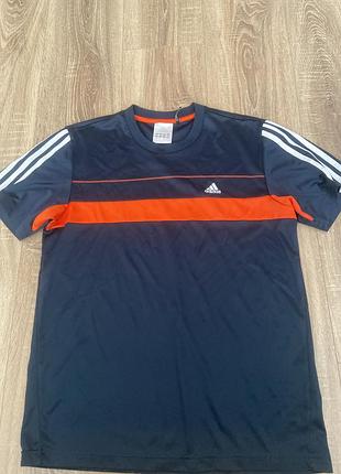 Спортивна футболка adidas
