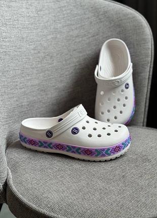 Шльопанці в стилі crocs