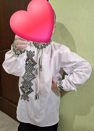 Стильна сорочка вишиванка