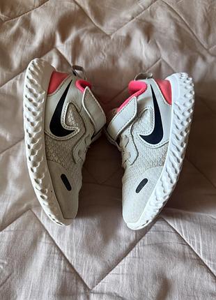 Кросівки на дівчинку nike