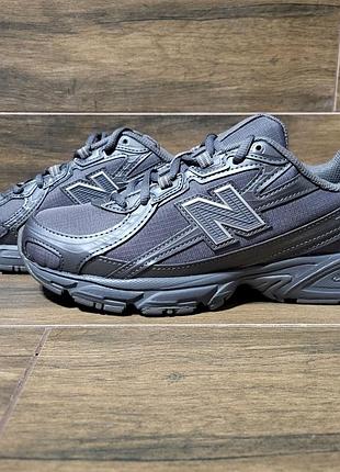 Оригінальні кросівки new balance 740
