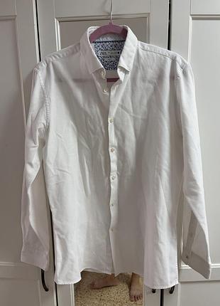 Біла чоловіча сорочка zara з довгим рукавом та приталеним кроєм slim fit