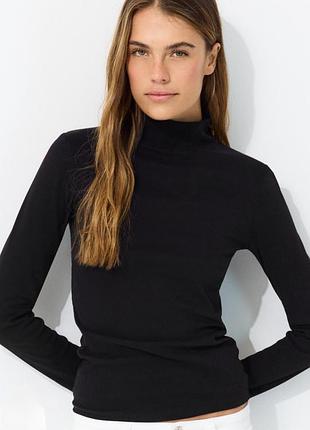Чорний базовий гольф водолазка в рубчик розмір с zara
