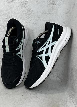 Чорні бігові жіночі кросівки asics contend 7