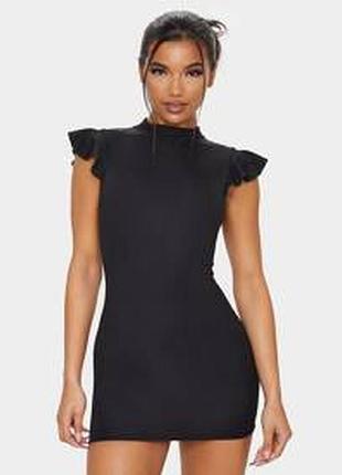 Платье-футляр с высоким воротником и короткими рукавами крылышками prettylittlething