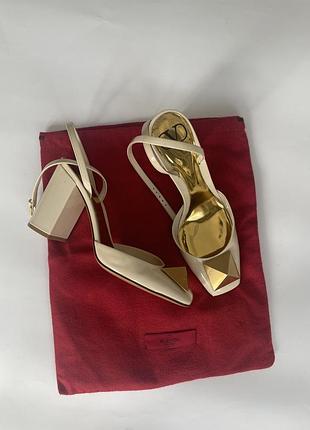 Босоніжки valentino garavani rockstud