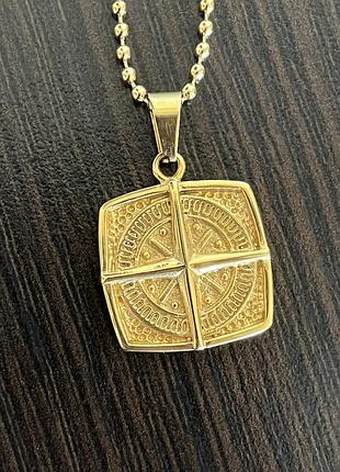 Подвеска роза ветров как stone island, на цепочке