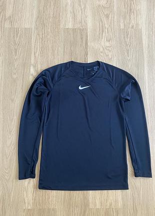 Жіноча кофта лонгслів nike
