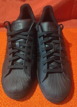 Стильні чоловічі кросівки adidas superstar