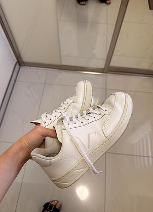 Кросівки veja 37