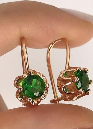 Серьги с зелеными круглыми кристаллами покрытие золотом 18к.