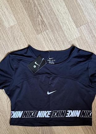 Топ жіночий nike