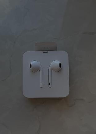 Навушники apple earpods with lightning connector
