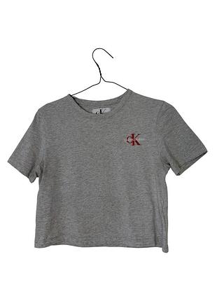 Серая короткая футболка calvin klein jeans