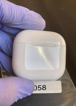 Зарядний кейс airpods 4 a3053 a3050 a3058