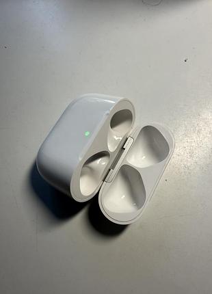 Кейс бокс футляр зарядка airpods 4 a3050 a3053 a3058
