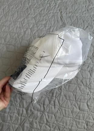Кепка унісекс nike dri-fit club metall-swoosh logo cap white fb5372-100