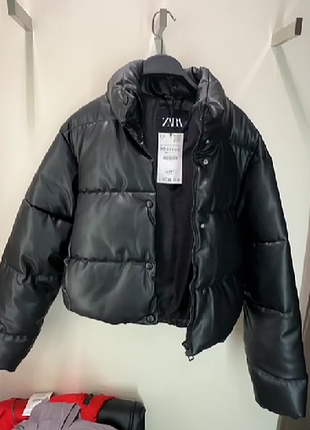 Черный пуффер от zara
