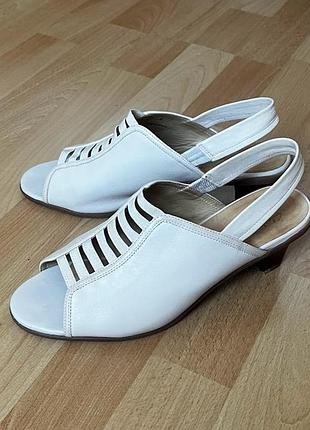 Босоніжки clarks