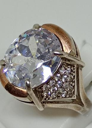 Серебряная кольца с золотой пластиной и фианитами.